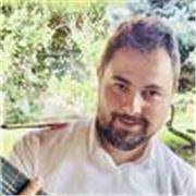 Si impartiscono lezioni di canto e chitarra