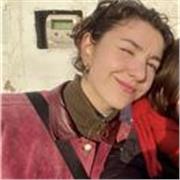 Profesora multidisciplinar para todas las edades. Dos años de matemáticas (UB, bach tecnológico), conservatorio, C1 inglés. 