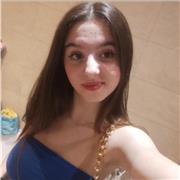 Studentessa universitaria offre lezioni di inglese base