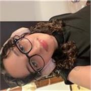 Soy Salma, alumna del Doble Grado Educación Primaria y Estudios Ingleses en la Universidad. Doy clases de inglés y español