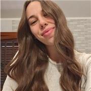 Diplomata in lingue, offre attività di assistenza allo studio e aiuto compiti