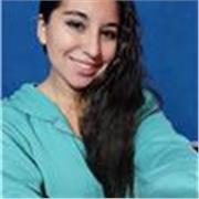 Profesor dicta clase a niños de primer año básico y segundo básico