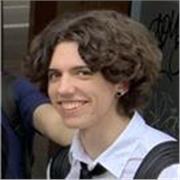 Profesor de ciencias múltiples imparte clases a alumnos de ESO y bachillerato