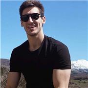 Motion graphics, montaje y postproducción: Premiere, After Effects, Photoshop, 3D e IA de imagen, sonido y vídeo.