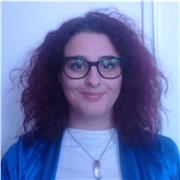 Diplomata con 100/100esimi e con certificazione di inglese, offre lezioni di inglese, italiano, scienze e biologia