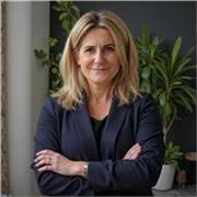 Trener, cetyfikowany psychoterapeuta oferujący indywidualnie sesje mentoringowe dla managerów, liderow zespołów