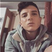 Laureato in Scienze della comunicazione e diplomato al liceo classico. Offro aiuto in italiano e latino