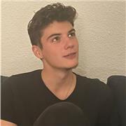 Jeune professeur étudiant à Clermont, prêt à vous aider à vous surpasser dans le domaine scolaire.