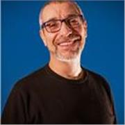 Mio padre era un insegnante di italiano e storia e mi ha trasmesso la passione per l'insegnamento. Cominciamo?
