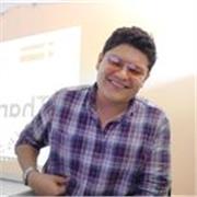 Maestro de inglés con 7 años de experiencia en el trabajo con adolescentes y niños, presencial y en linea
