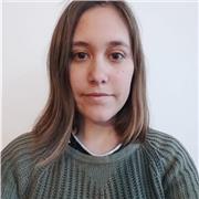 Profesora de Inglés que ofrece clases para todas las edades. Disfruto especialmente dar clases de conversación