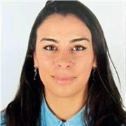 Profesora de francés da clases a niños y adultos