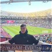 Me defino como una persona apasionada por el deporte, por la enseñanza y por el buen trato con los niños