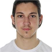 Estudiante de ingeniería informática y apasionado del gimnasio, me encanta enseñar a familiares a entrenar y a controlar sus comid