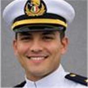 Maestro de apoyo escolar con formación náutica: disciplina, liderazgo y enfoque en el aprendizaje