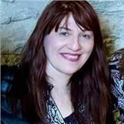 Sono un'artista visuale, creativa! Se hai bisogno di un aiuto per i compiti, posso aiutarti con pazienza e fantasia!