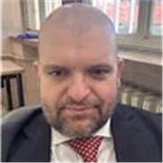 Si impartiscono lezioni di diritto dal vivo e da remoto per studenti di scuole medie, superiori e istituti professionalizzanti.