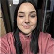 Chica de 22 años que quiere ayudar a dar un apoyo en algunas tareas, como el inglés de primaria y otras asignaturas 