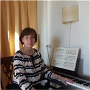 Insegnante di pianoforte (diplomata al conservatorio con 10 e Lode) specializzata in principianti
