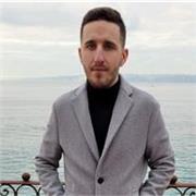 Titulaire d'un Bac L, journaliste de profession, donne des cours de français pour tous les niveaux en présentiel (Paris, Marseille