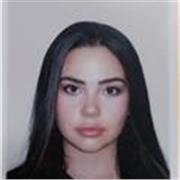 Profesora de inglés con nivel C2, simpática, responsable y con facilidad para conectar con los niños. 