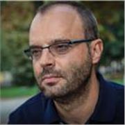 Insegno a usare Photoshop, a partire dalle basi, fino ai trucchi del mestiere e alla gestione colore per stampa e web.