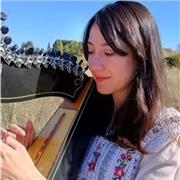 Profesora de Música realiza clases de violín predenciales