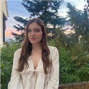 Soy una estudiante de ciclo superior en el ámbito científico con ganas de enseñar a los niños de primaria o secundaria