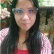 Tutor de español que enseña a niños y adultos