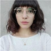 Neolaureata in biotecnologie per l'ambiente e la salute impartisce lezioni di biologia, matematica e chimica