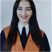 Profesora de Árabe imparte clases a personas de todas las edades