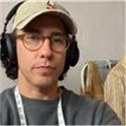 Profesor de diseño y patronaje con más de 10 años de experiencia impartiendo clases en diferentes universidades del mundo 