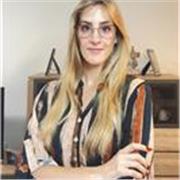 Profesora titulada con más de 10 años de experiencia en redes sociales marketing y marca personal 