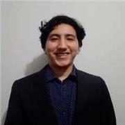 Estudiante universitario de ingeniería, que brinda clases de matemática a estudiantes de primaria