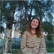 Profesora de clarinete titulada en el Conservatorio de Cartagena, viajante y especializada en música brasilera y latina