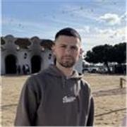 no tengo experiencia en dar clases a niños, pero fui entrenador de fútbol durante 3 años, y llevo toda la vida jugando fútbol 