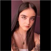 Licenciada en Literatura y Lingüística, y profesora de ELE con enfoque en el habla continua. Dominio de español, inglés, francés