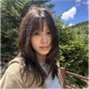 A native Mandarin speaker with an applied linguistics background who makes learning Chinese structured, practical and engaging