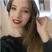 Professeure de biologie donne cours particulier en Visio aux étudiants jusqu’au niveau terminale