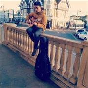 se vuoi imparare a suonare la chitarra classica io posso aiutarti!
