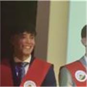 Joven con muchas ganas de enseñar sobre baloncesto de forma presencial a niños o jóvenes 