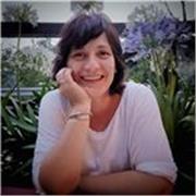 Profesora nativa y titulada imparte inglés clases en persona u online. Especializada en el inglés para fines académicos.