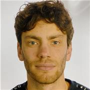 Insegnante liceale di storia e filosofia impartisce lezioni private per studenti di scuola secondaria di primo e secondo grado