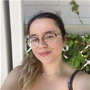 Profesora con nivel C2 ofrece clases particulares a niñ@s de primaria, bachillerato y ESO. También a opositores. Para conversar, o reforzar gramática o vocabulario. También para preparar certificados