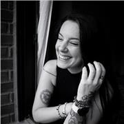 Profesora y coach de mindfulness con experiencia, ofrece clases de manera presencial u online.