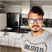 Administrador Público brinda clases sobre política nacional e internacional basadas en experiencias propias de vida, a jóvenes y adultos que quieran conocer la realidad política y no la infundada