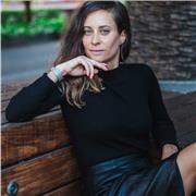 Profesora arquitecta e ingeniera técnica en diseño industrial que proporciona clases presenciales y online de diseño de interiores