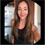 Profesora de Educación General Básica con mención en Castellano e Historia. Personal trainer e instructor fitness grupal