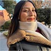 Profesora con experiencia en primaria ofreciendo clases personalizadas 