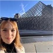 Soy juana, tengo 18 años. No soy profesora. Pero puedo ayudar a los niños a que entiendan de una manera clara temas del cole.